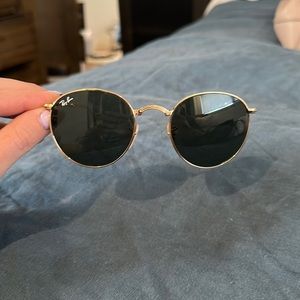 Rayban round metal sunglasses- black and gold
